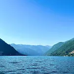 Como Lake Stay& Service